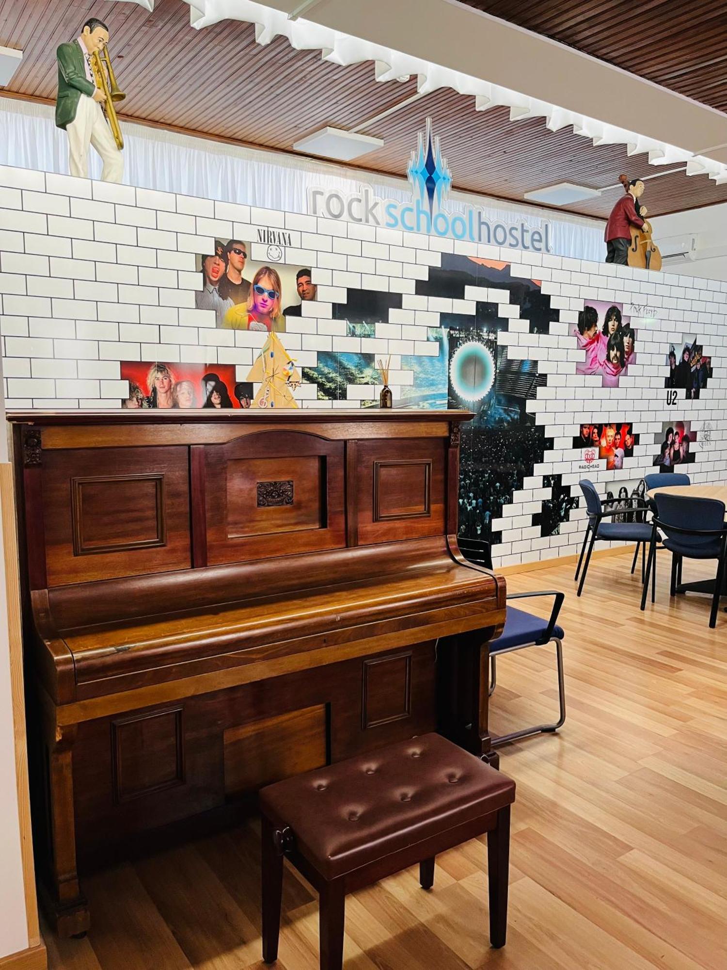 Rock School ,algarve Hostel Lagos